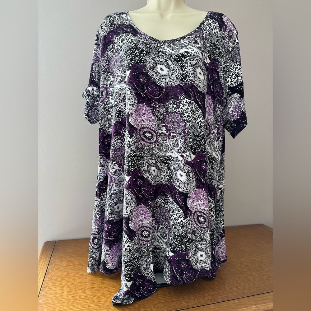 Esenchel (Amazon) short v-neck swing shirt / tunic top, size 2X Plus